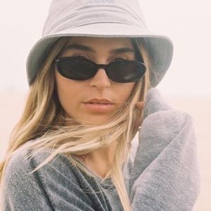 Urban Outfitters Accessories - Urban Outfitters Everly Oval Black Sunglasses Urban Outfitters Accessories - Urban Outfitters Everly Oval Black Sunglasses